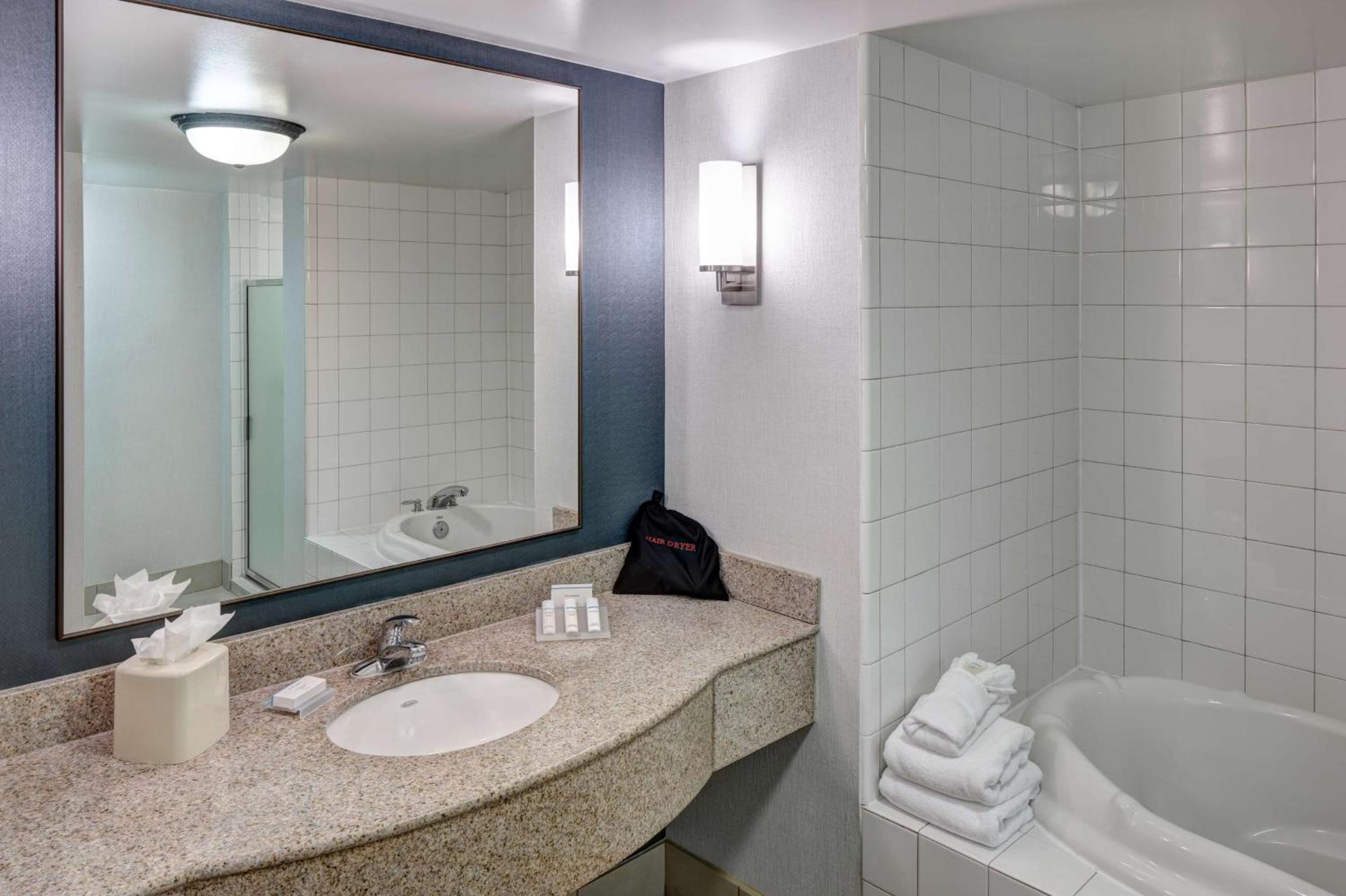 Hotel Hilton Garden Airport